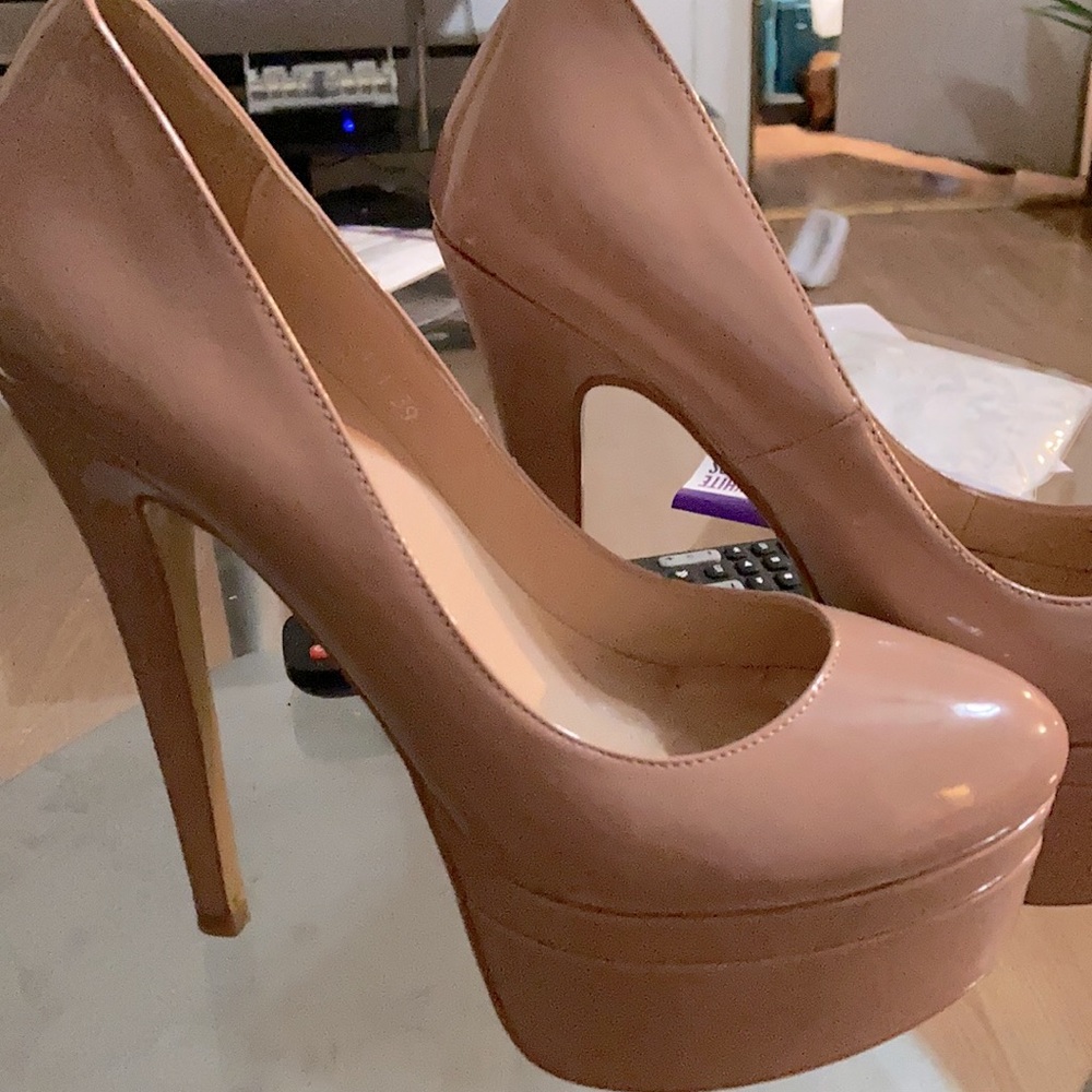 Only makers high heels In mint condition